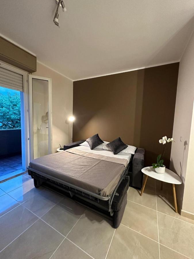 Desenzanino Apartment Twelve Desenzano del Garda Exterior foto